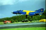 jubel_f4_laage_im_flug_(f305wall).jpg
