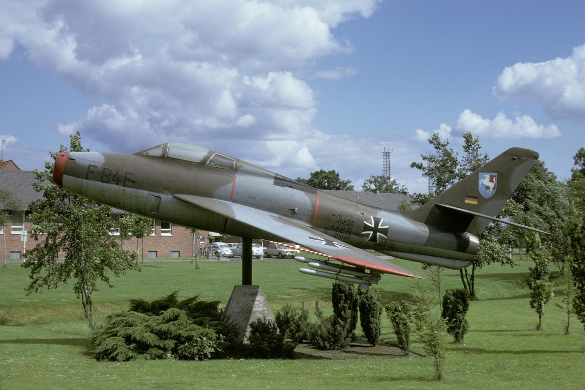 f-84f_(01)_07.1971.jpg