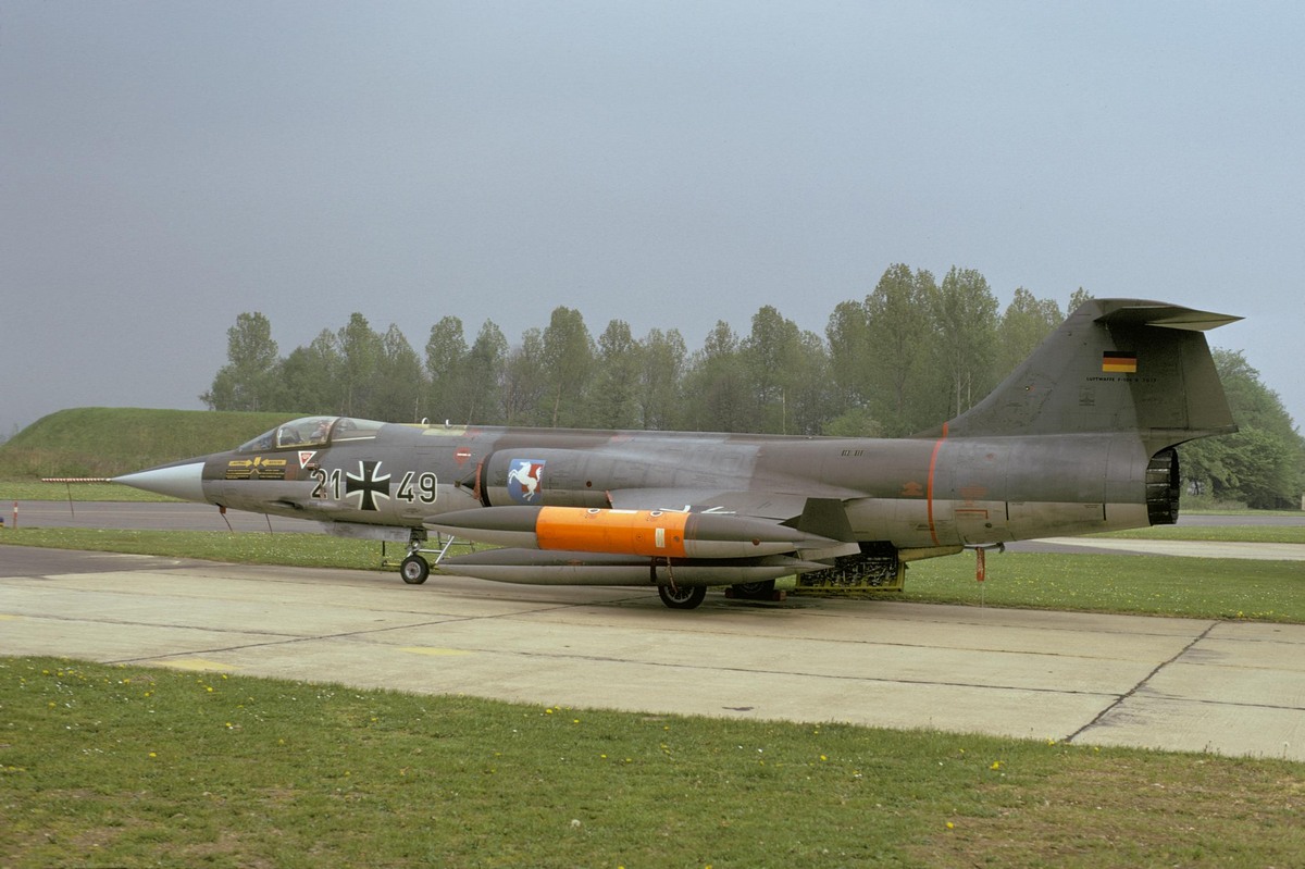 21_49_(01)_noervenich_04.1974_(grondstein).jpg