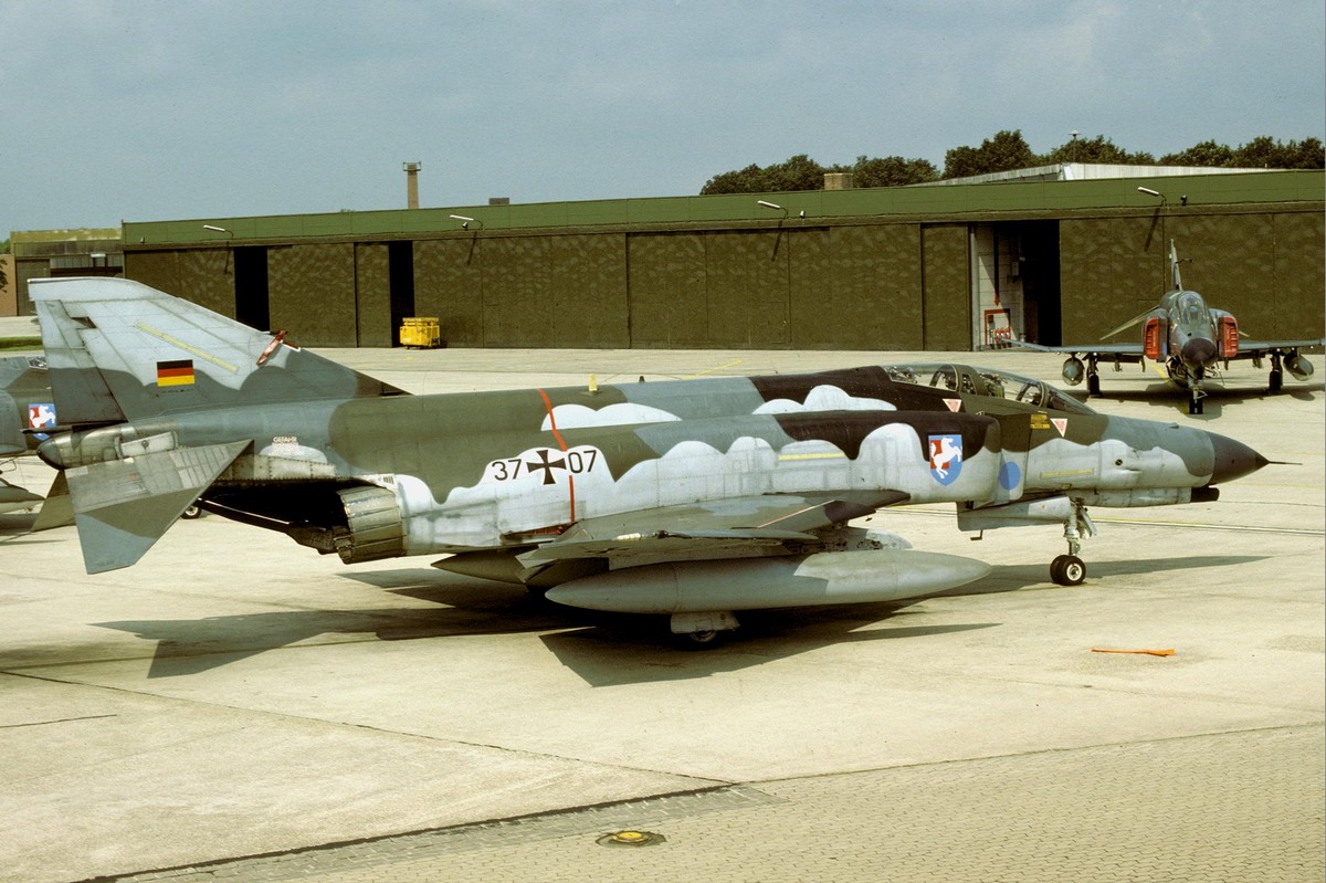 37_07_(02)_07.1982_(zetsche).jpg