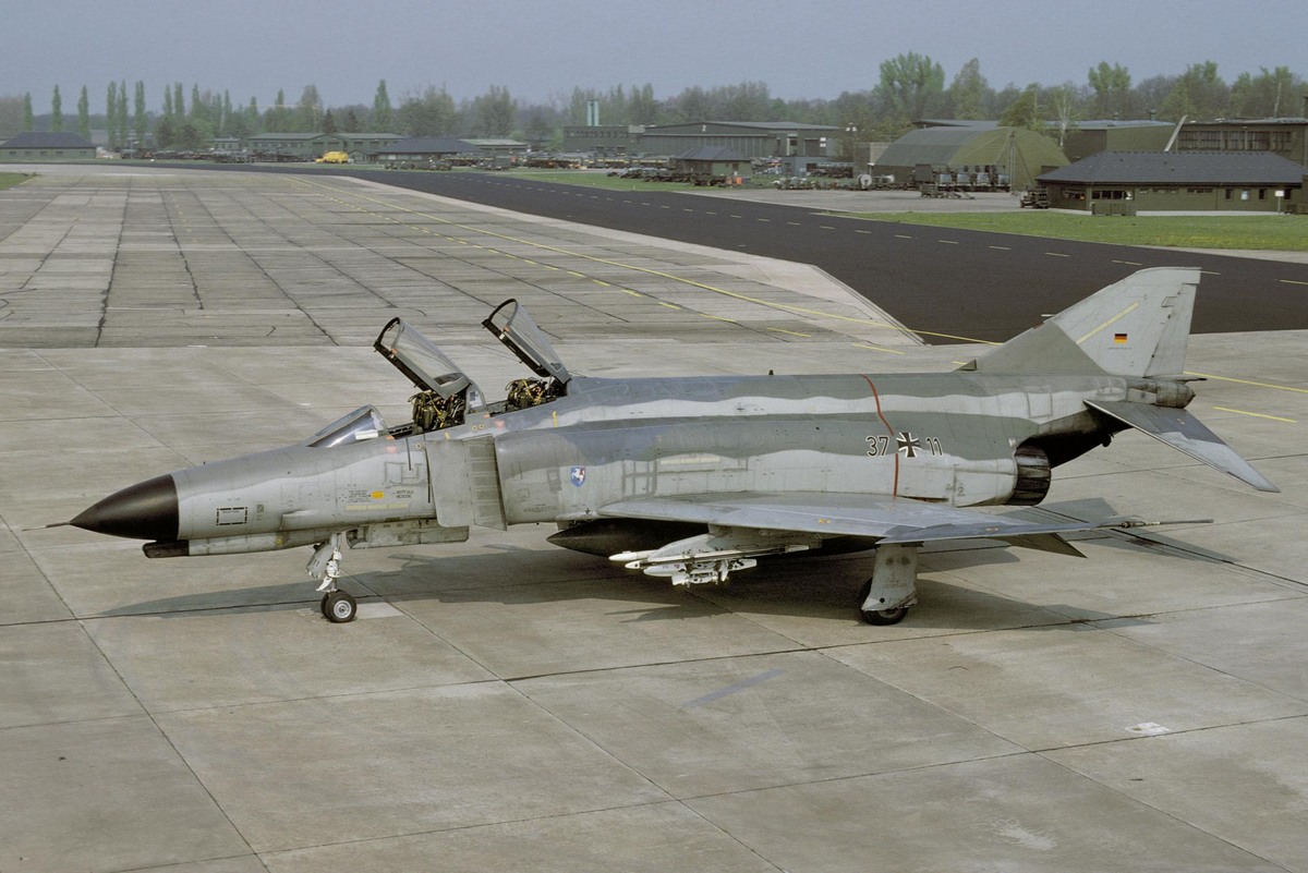 37_11_(02)_guetersloh_05.1990_(zetsche).jpg