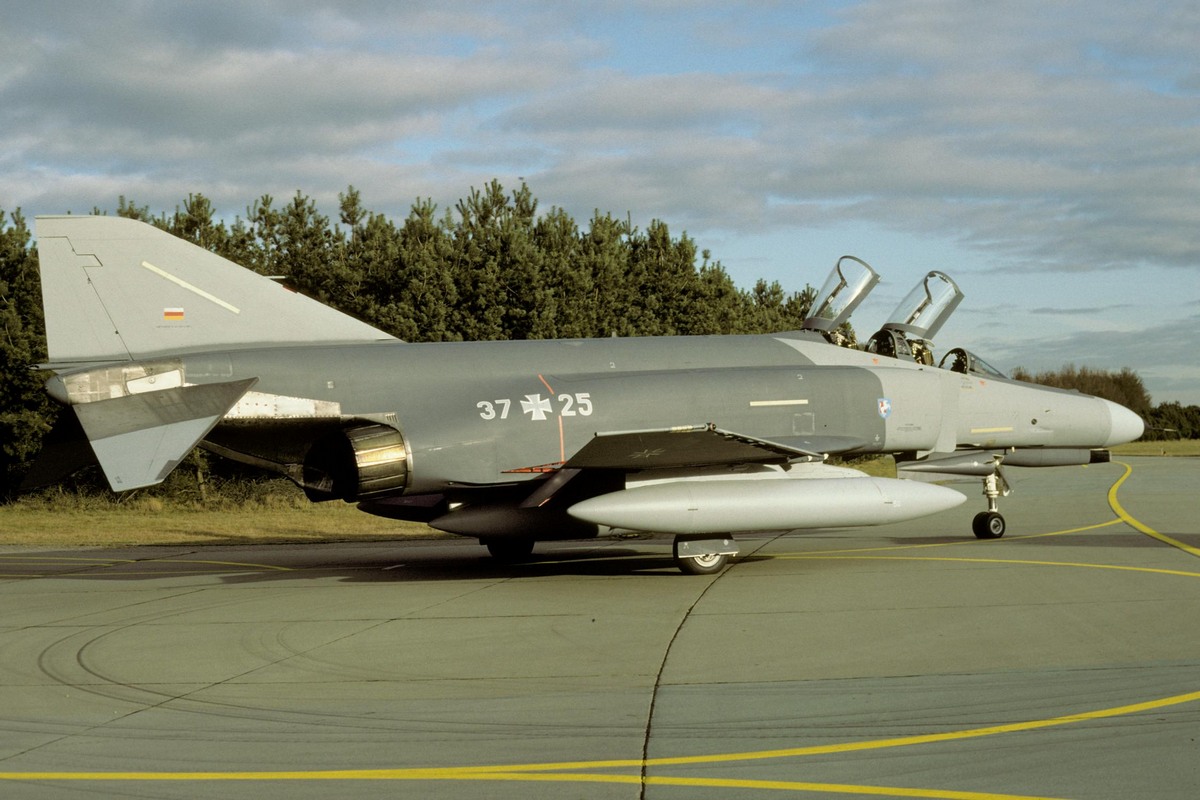 37_25_(02)_11.1997_(archiv_zetsche).jpg