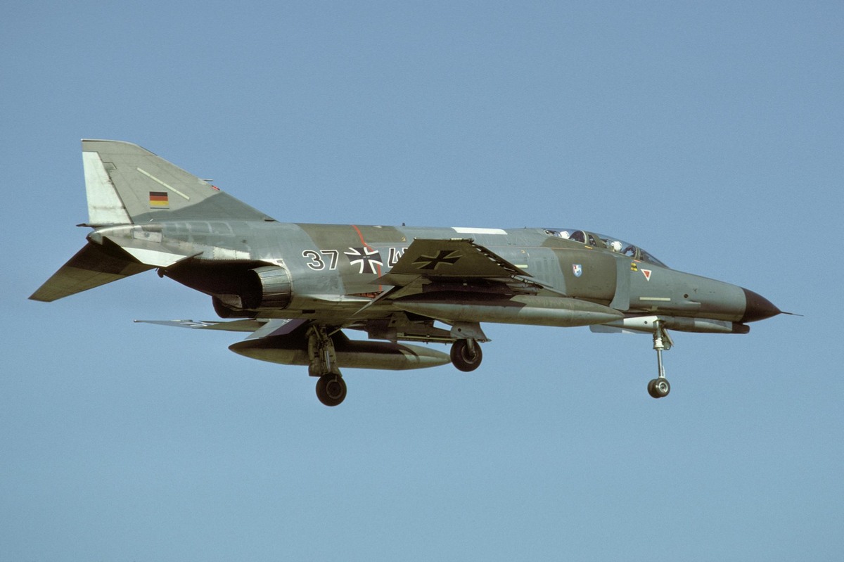 37_41_(01)_guetersloh_05.1984_(zetsche).jpg