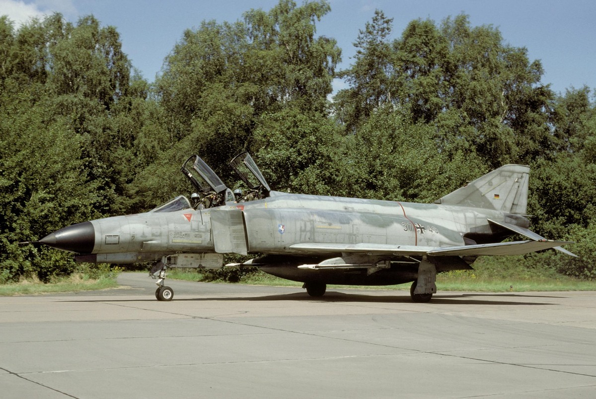 37_49_(03)_08.1990_(archiv_zetsche).jpg