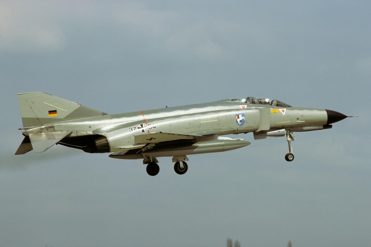 37_54_(01)_guetersloh_04.1982_(zetsche).jpg