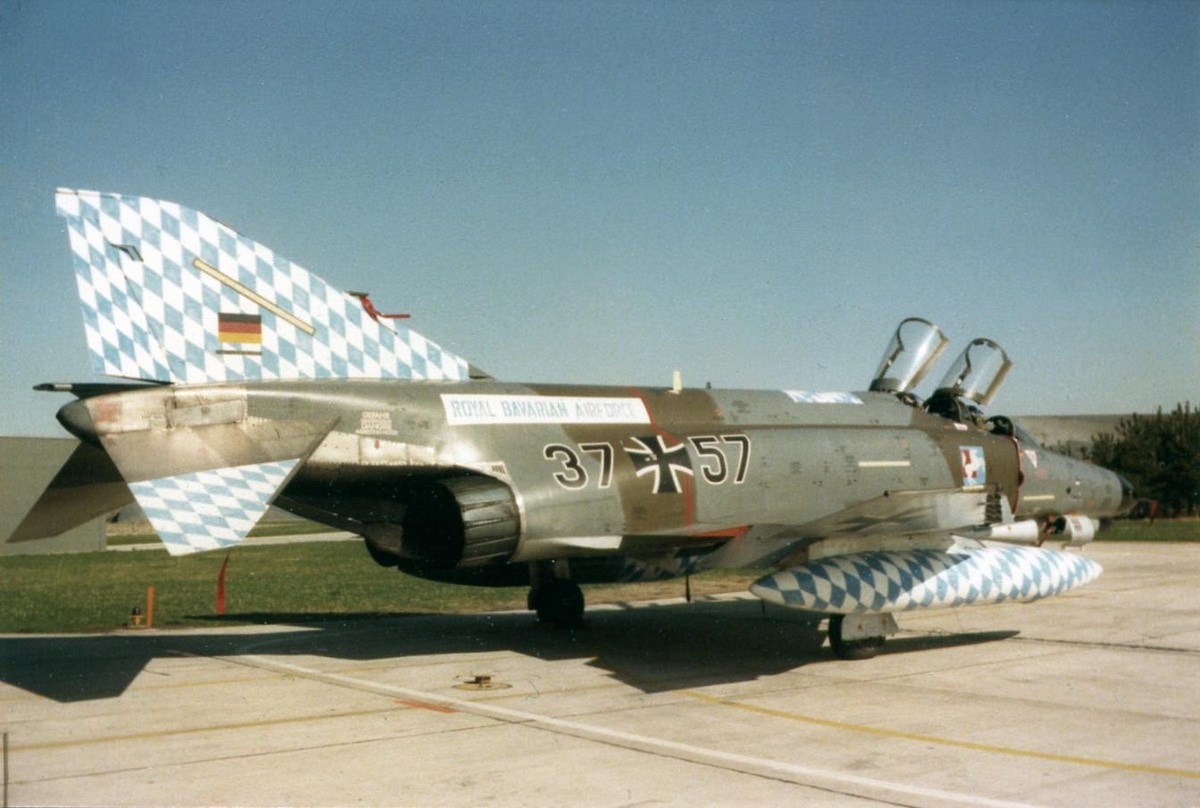 37_57_(02)_(vorlaender_collection).jpg