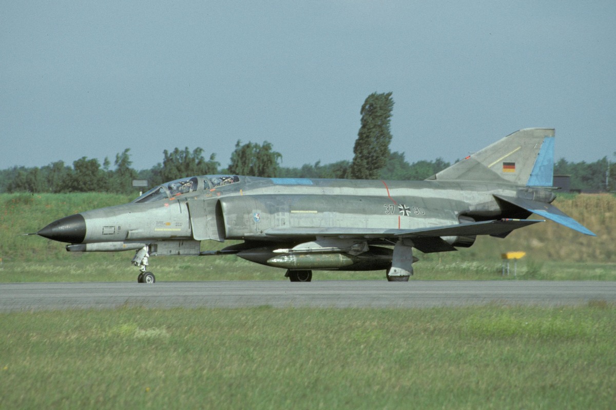 37_90_(01)_(feldmann).jpg