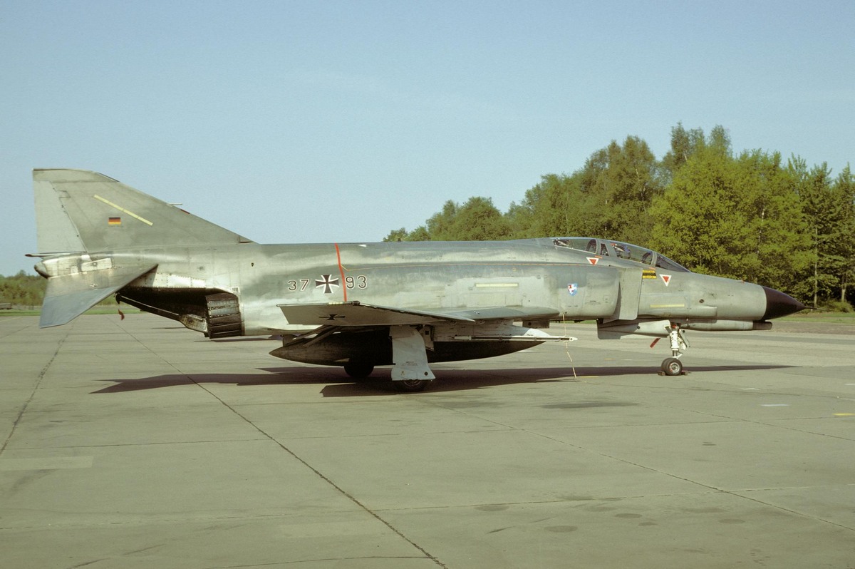 37_93_(02)_twenthe_06.1984_(zetsche).jpg