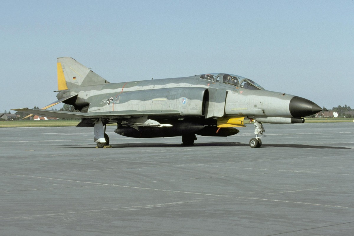 38_12_(01)_08.1993_(archiv_remfert).jpg