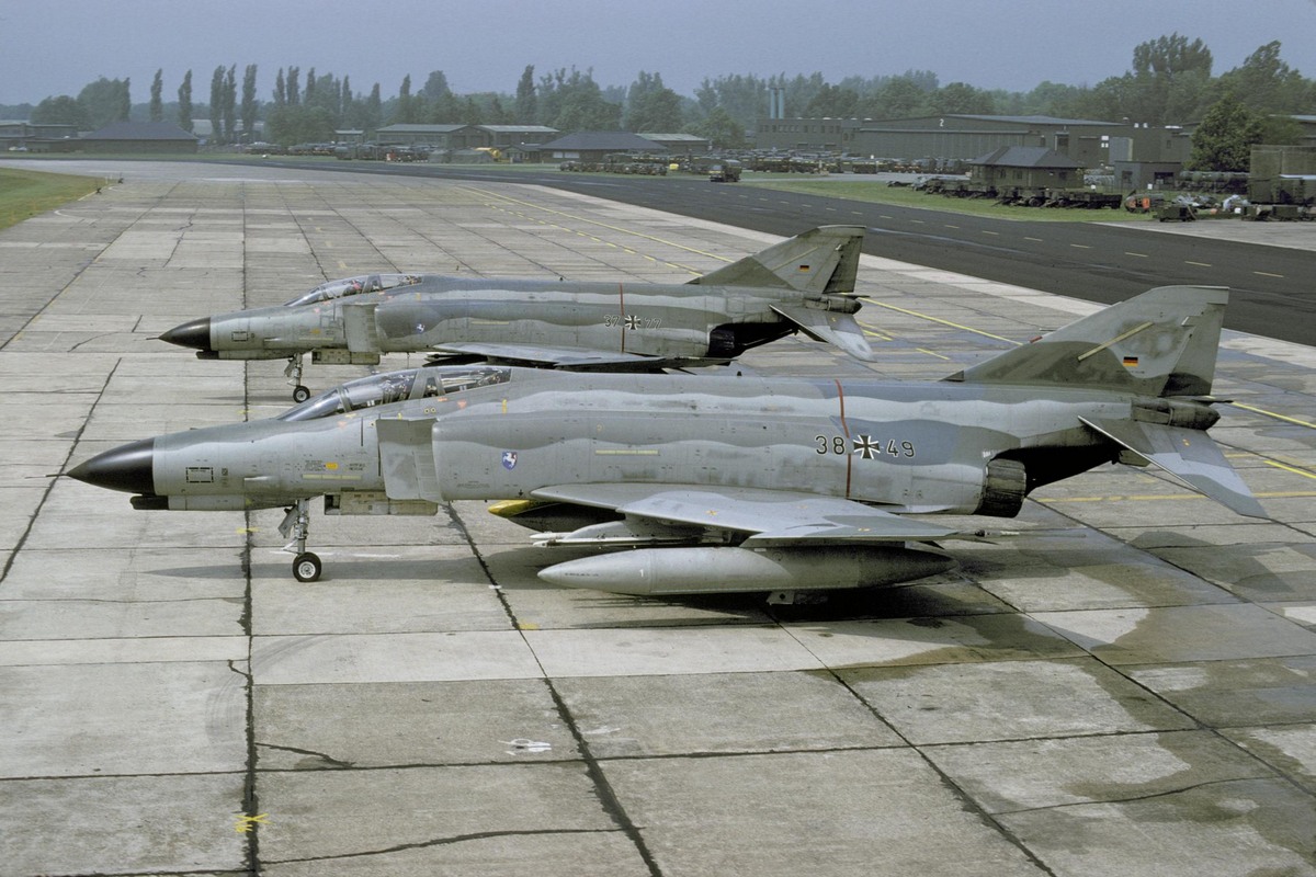 38_49_(02)_guetersloh_05.1990_(zetsche).jpg