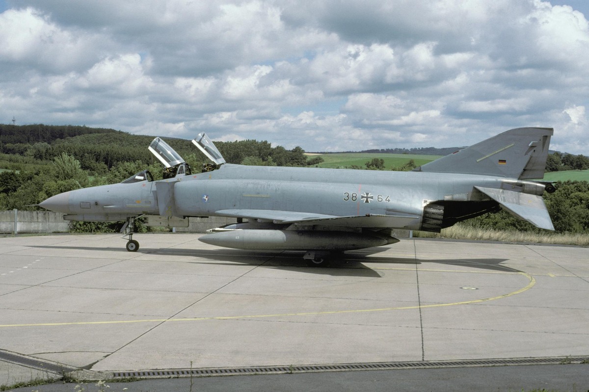 38_64_(01)_pferdsfeld_07.1997_(archiv_zetsche).jpg