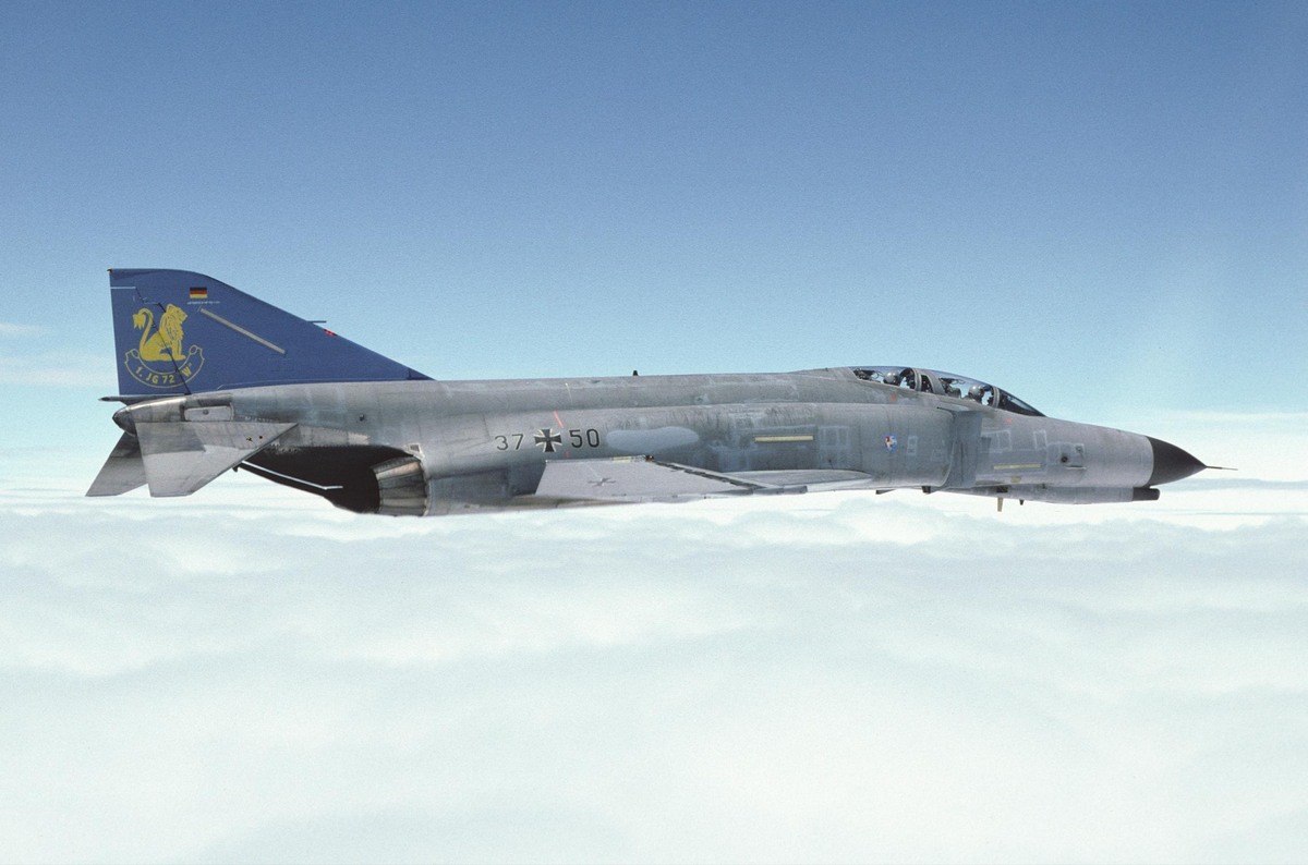 37_50_(08)_07.2002_(fllehrz_f-4f).jpg