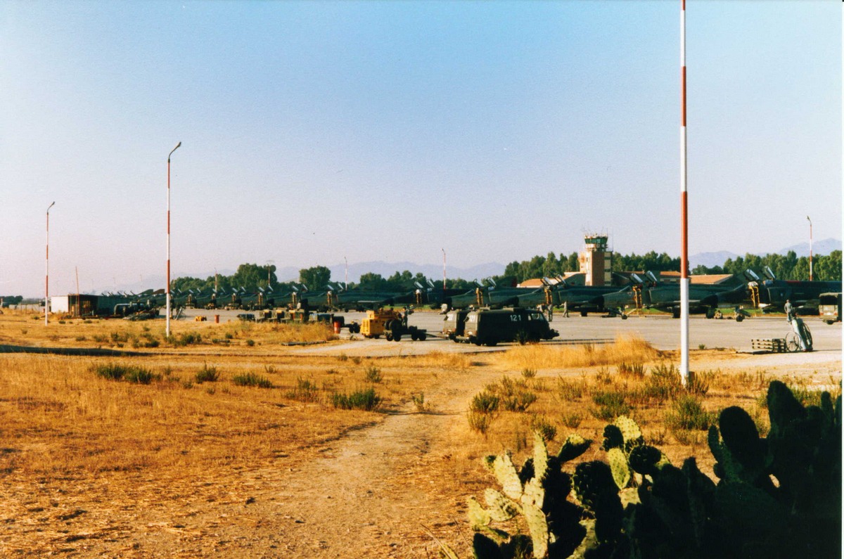 flightline_deci_(f7wall).jpg