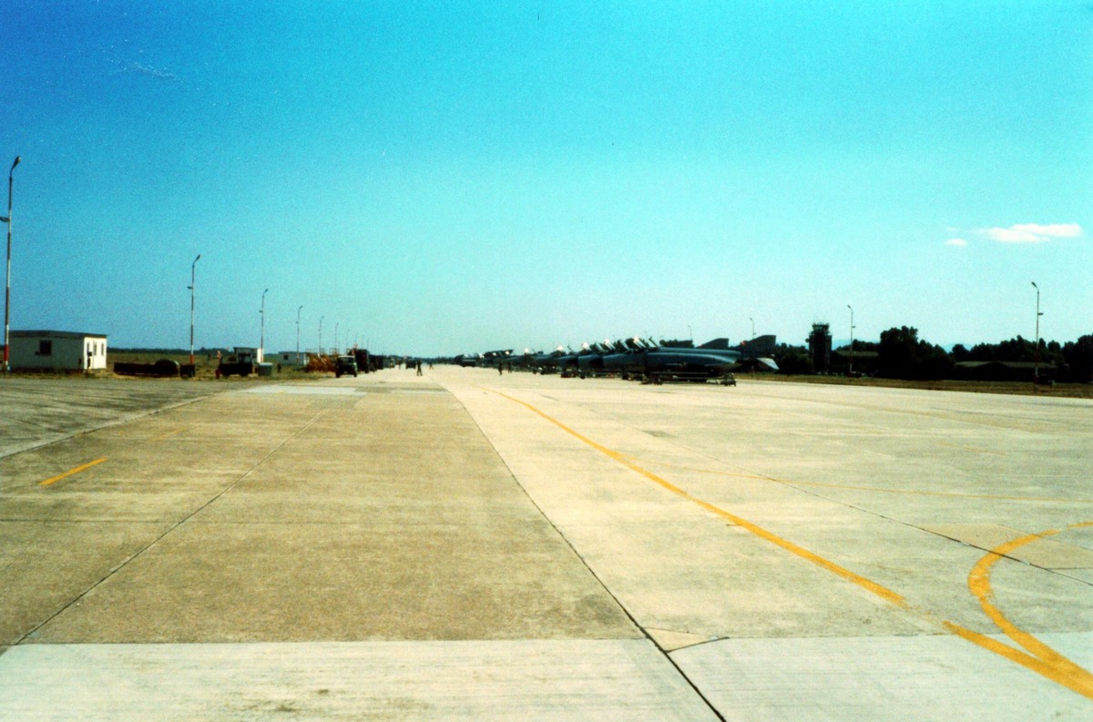 flightline_(f304wall).jpg