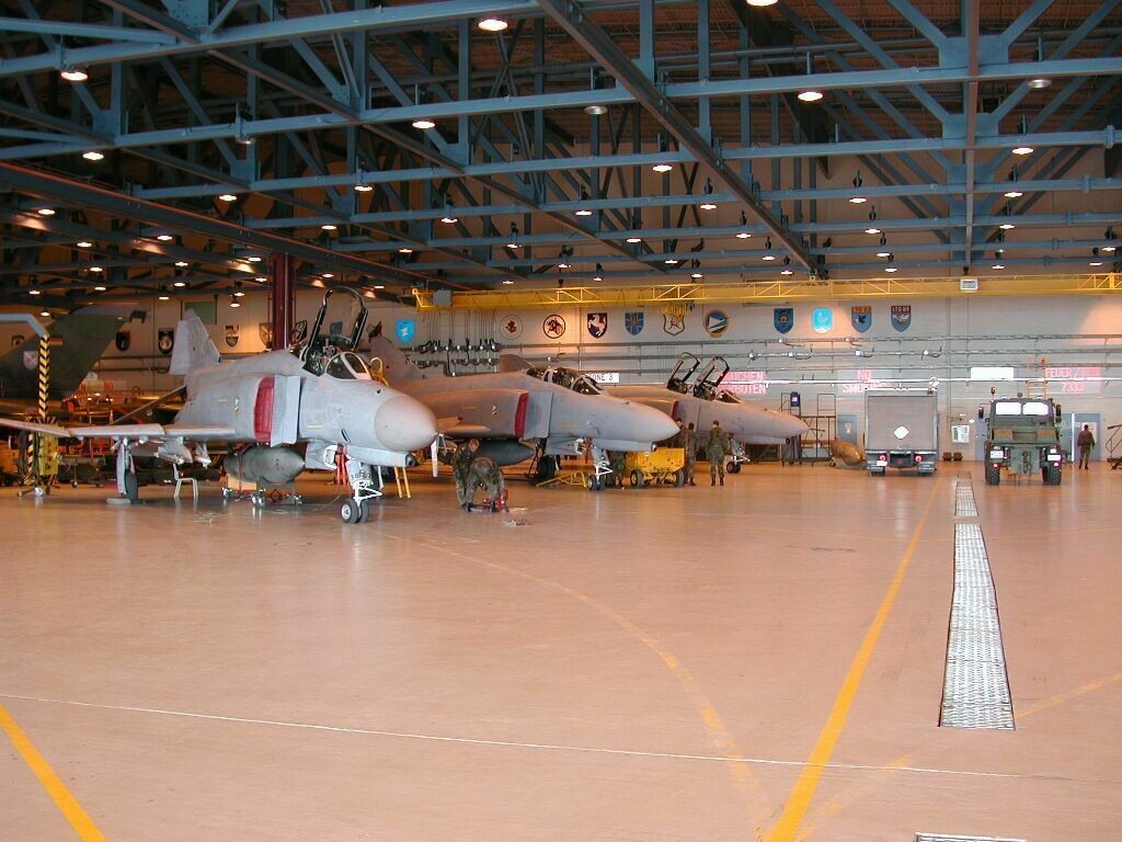 f4f_hangar_dscn1155.jpg