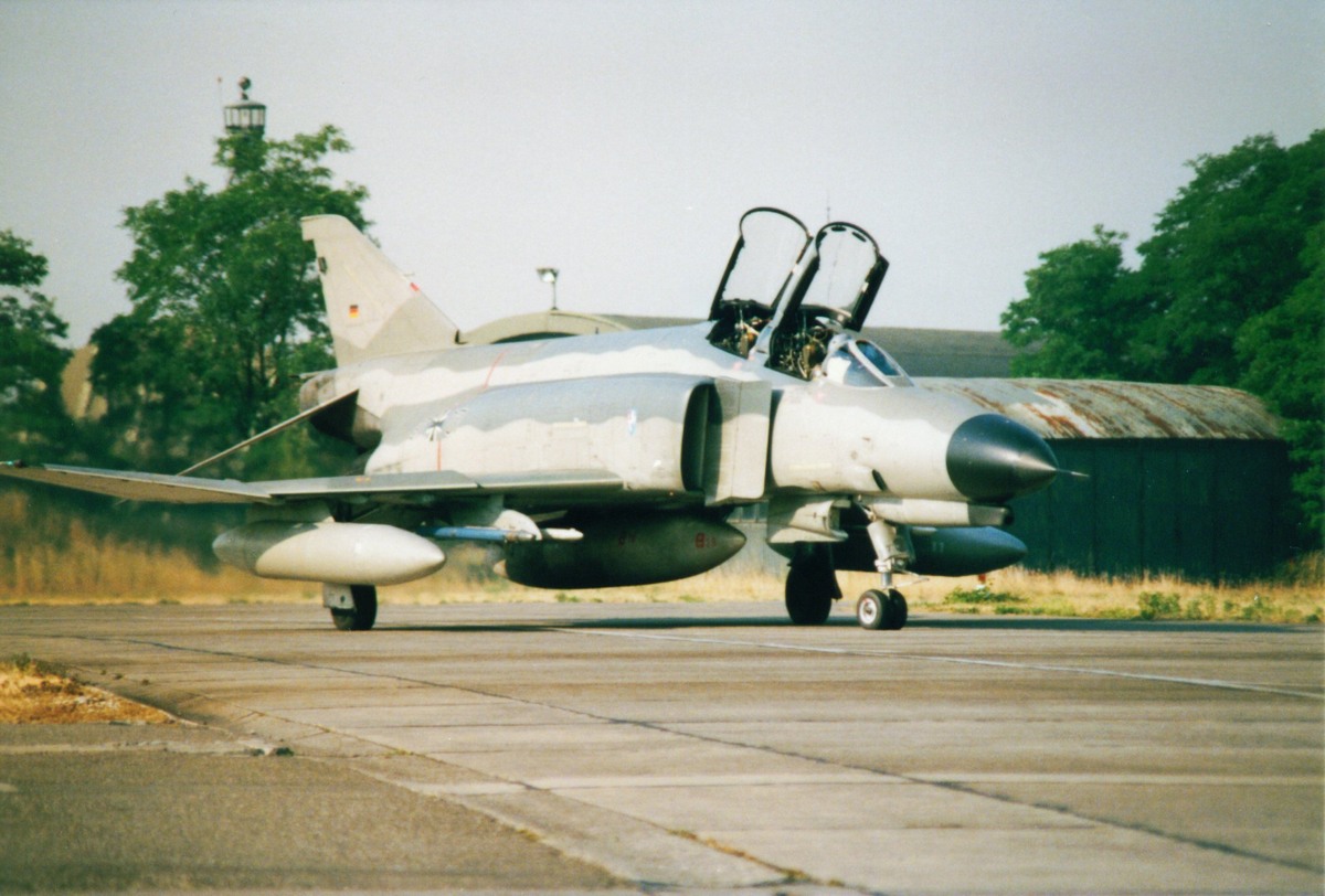 f-4f_taxi_(f41wall).jpg