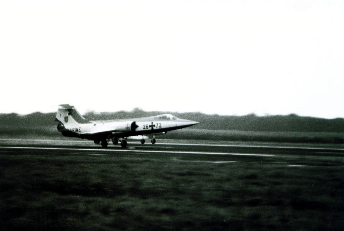 2_f-104(f4wall).jpg
