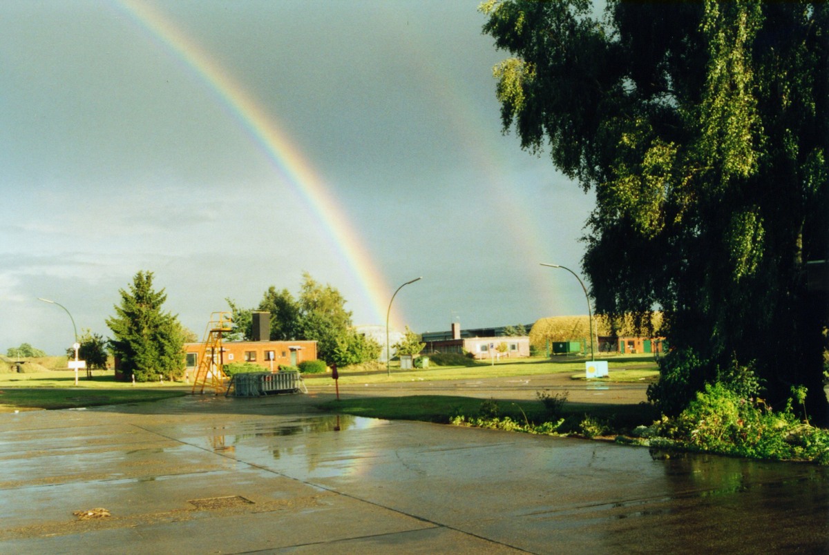 2_regenbogen_(f305wall).jpg