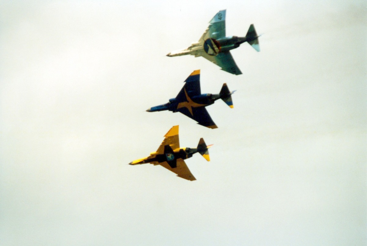 3_jubel_f4_von_unten_(f305wall).jpg
