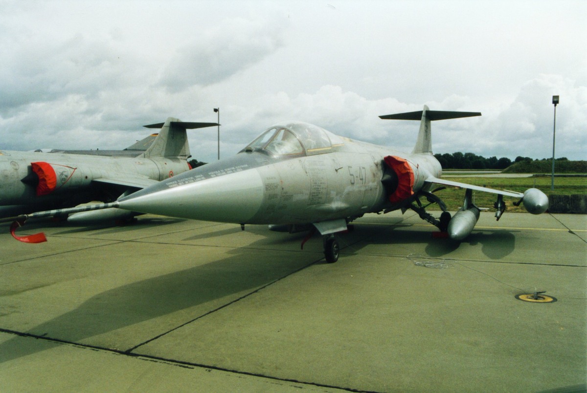 f-104_italien_(f305wall).jpg