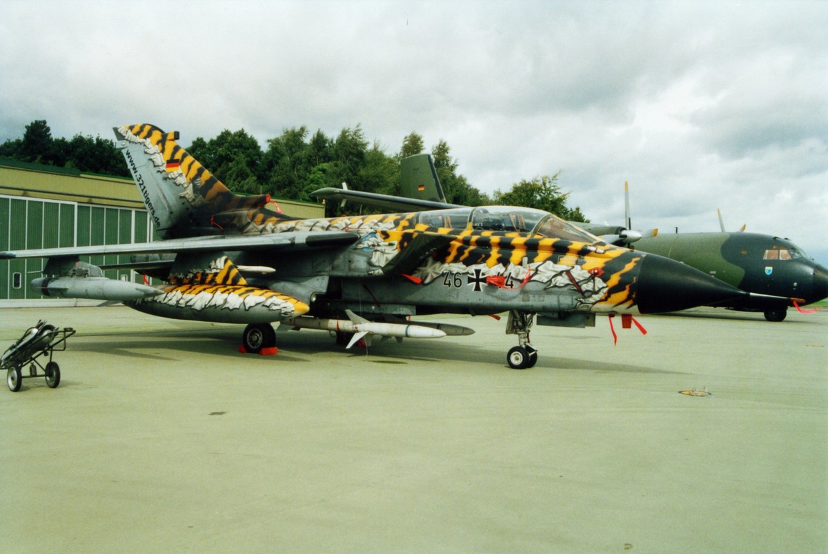 pa200_46+44_tiger_(f305wall).jpg