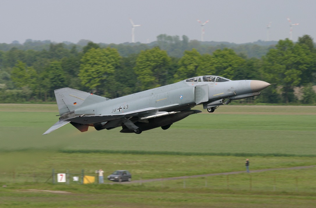 3843takeoff1_(wills).jpg