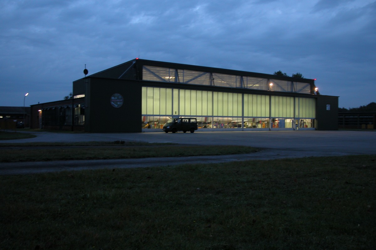 halle_10_(daemmerung_(wall)_6247.jpg