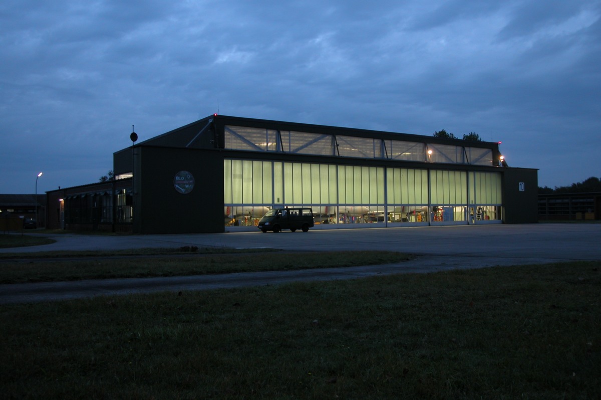 halle_10_(daemmerung_(wall)_6248.jpg