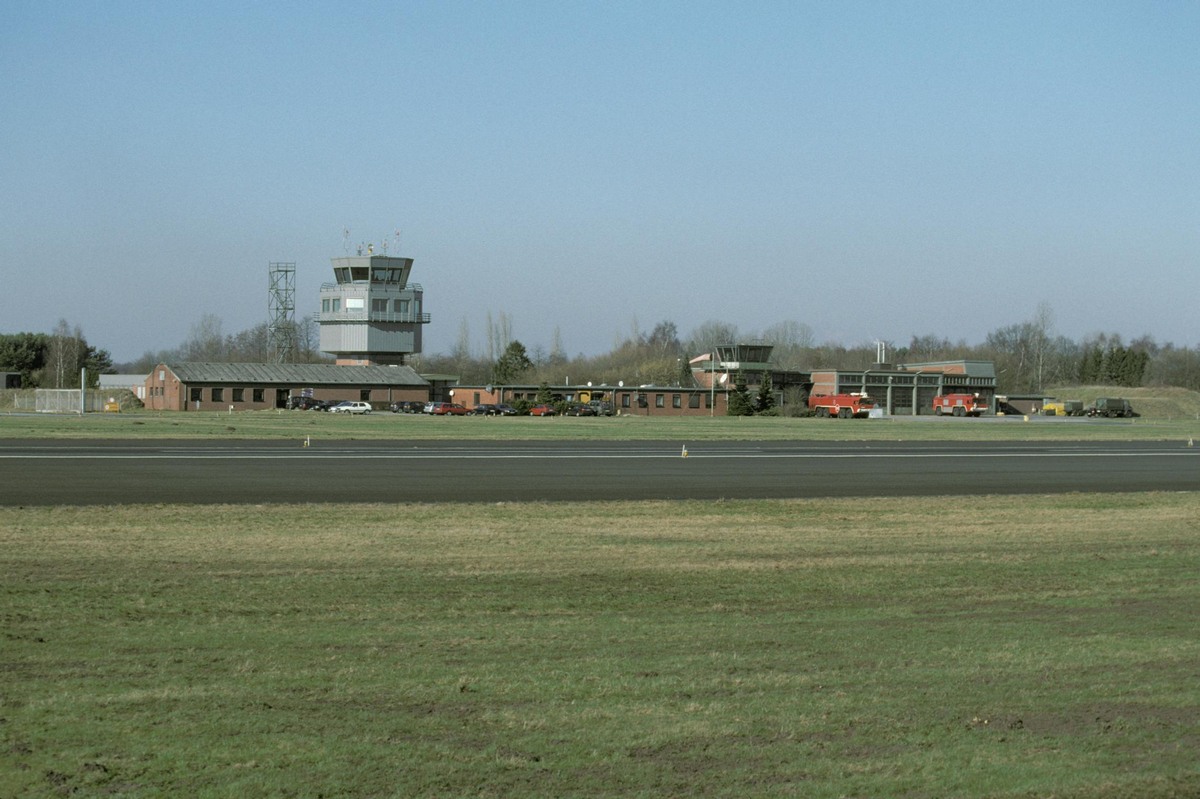 tower_(01)_02.2004_(zetsche).jpg