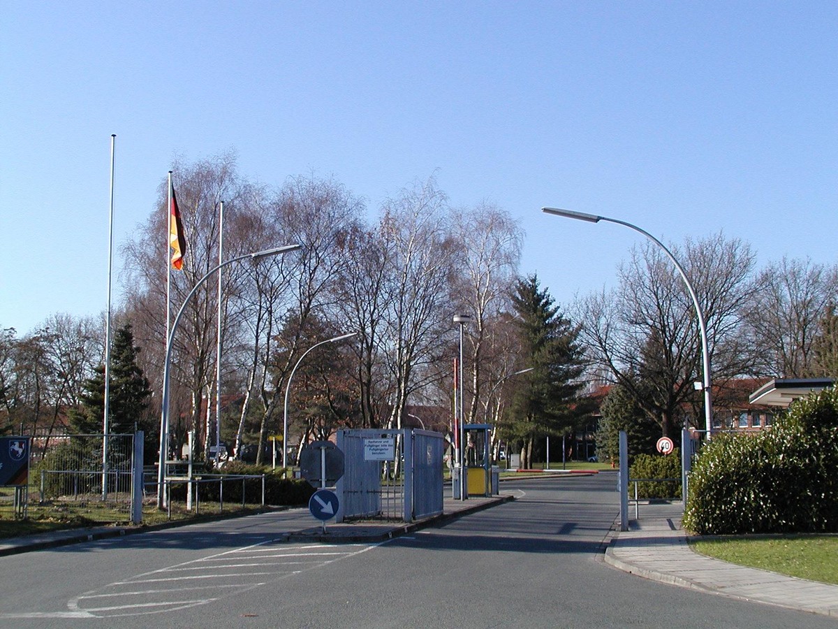 wache_kaserne_(04)_02.2004_(vorlaender).jpg