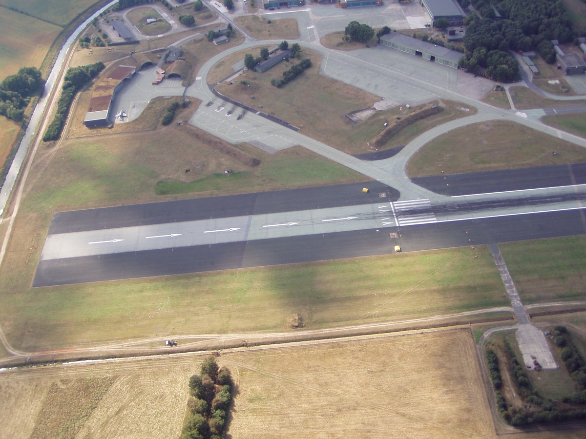 flugplatz_hopsten_august_2003_luftbild_02.jpg