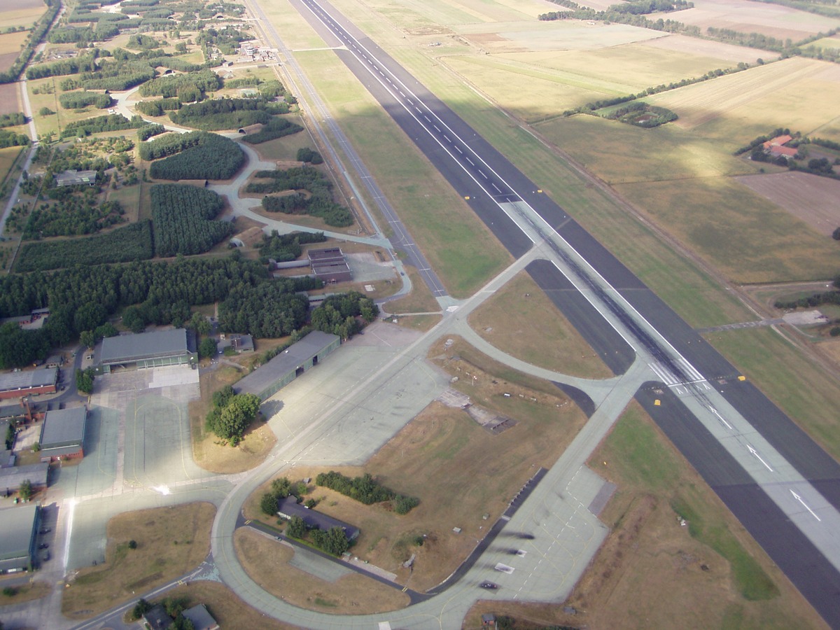 flugplatz_hopsten_august_2003_luftbild_04.jpg