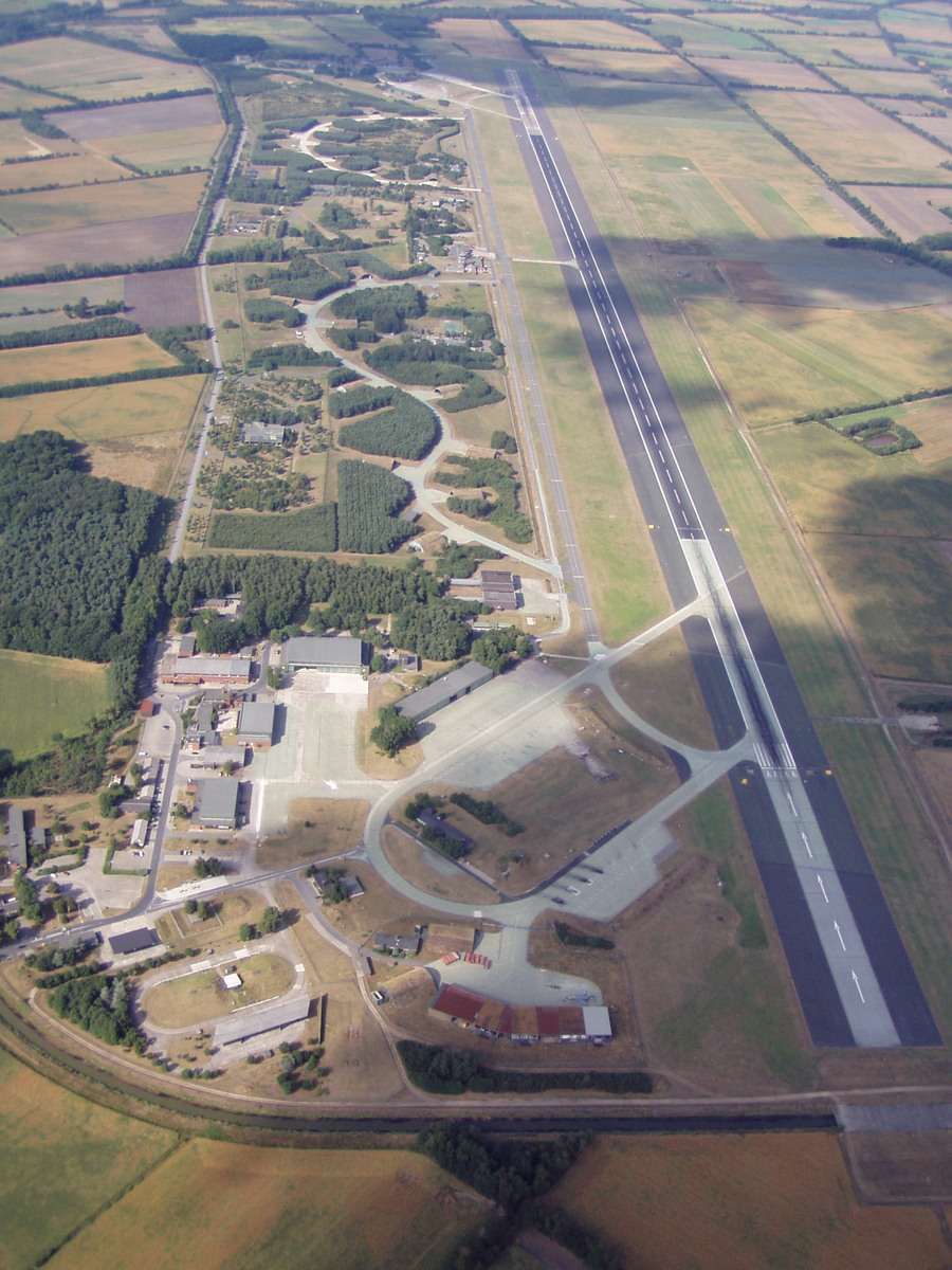 flugplatz_hopsten_august_2003_luftbild_13.jpg