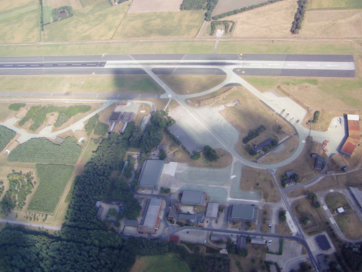flugplatz_hopsten_august_2003_luftbild_21.jpg