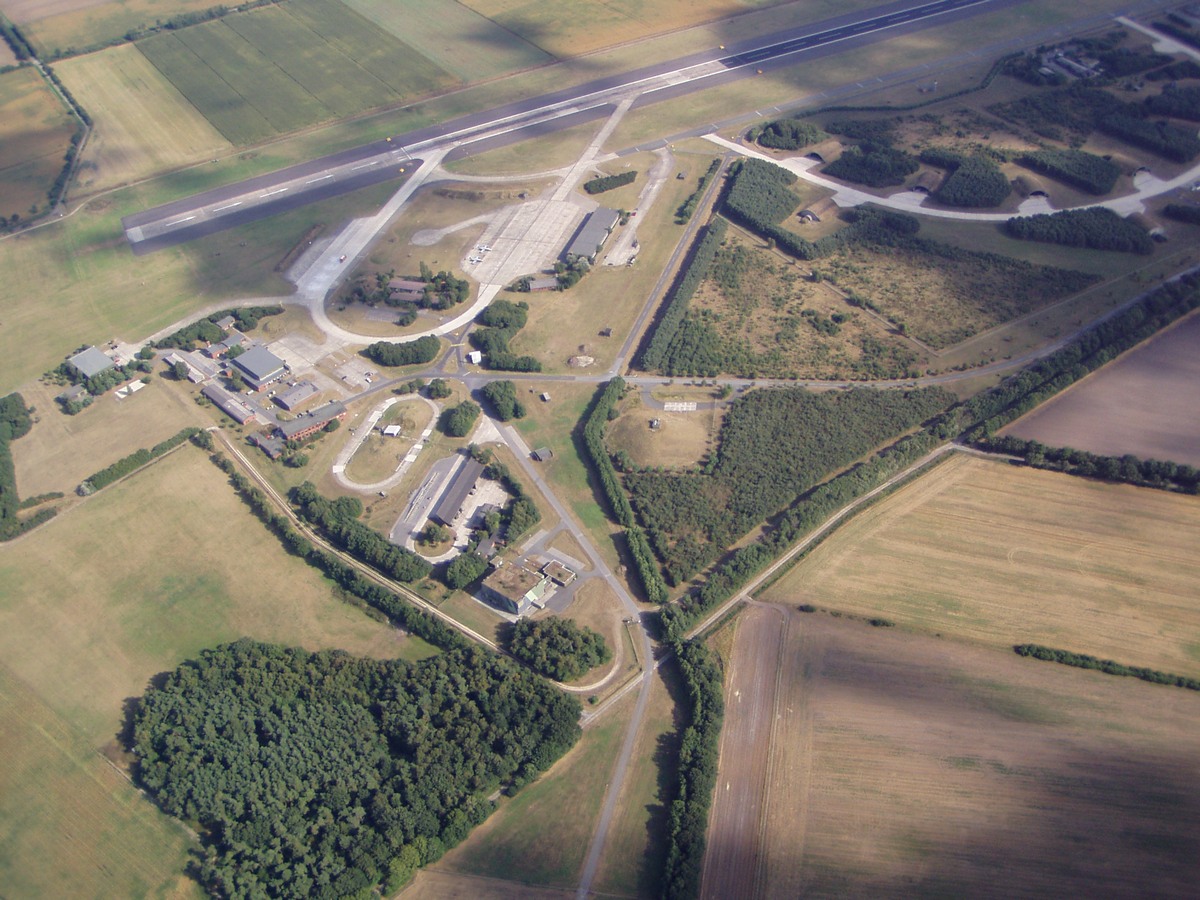 flugplatz_hopsten_august_2003_luftbild_25.jpg