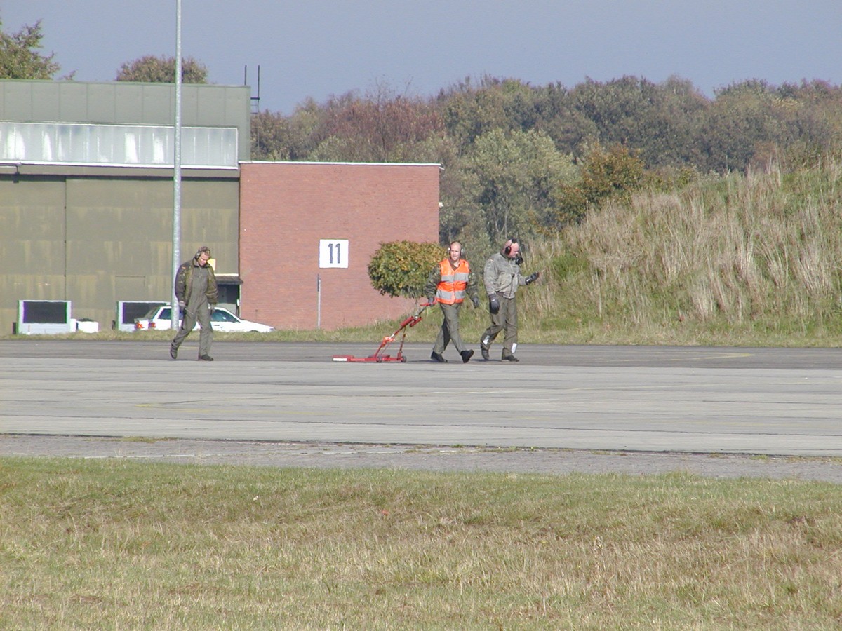 lcc_crew_(wall)_pa190853.jpg