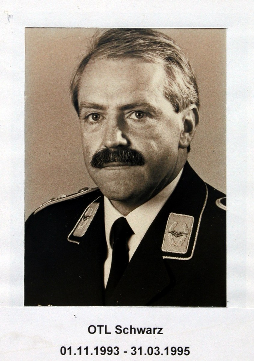 21_schwarz_(archiv_flz_dig_wall).jpg